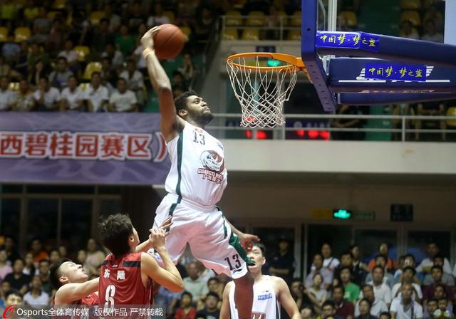 TA：曼城明夏可能签右后卫和右边锋，他们仍在关注利夫拉门托