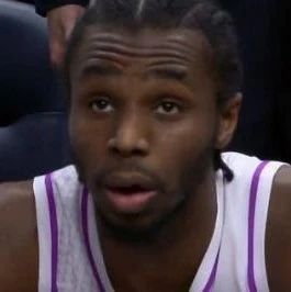 斯潘塞是NCAA长曲棍球历史助攻王，获得最高荣誉后改打篮球