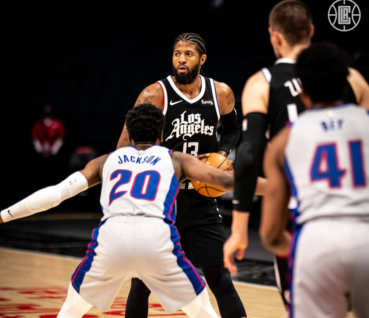 对手直接被晃在原地