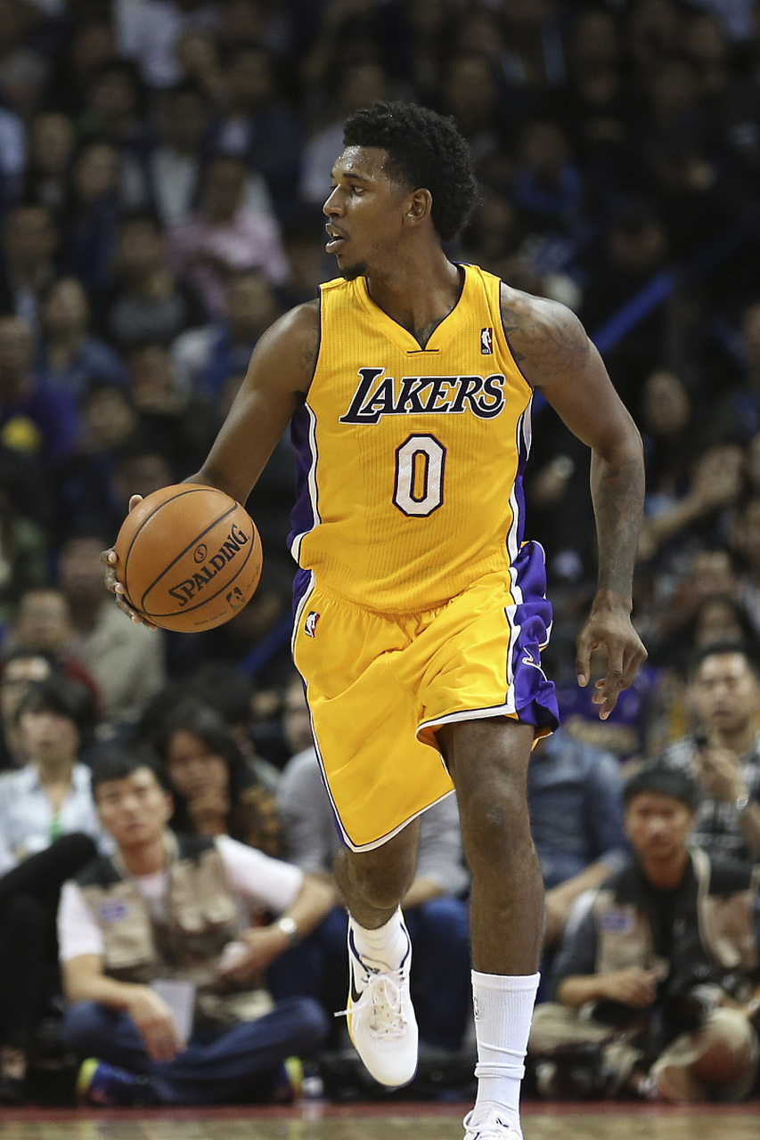 球星晒训练照：永远向前