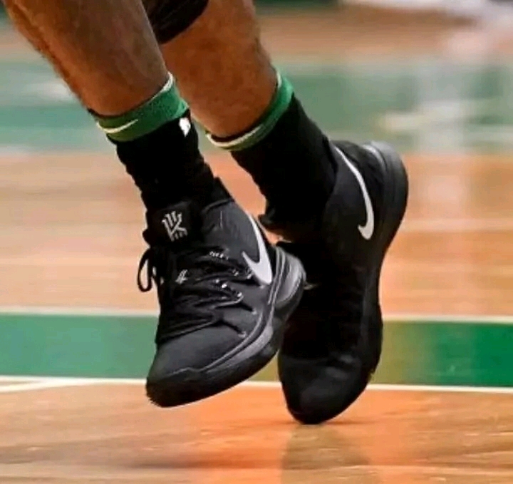 湖人替补球员发挥出色，贡献关键数据