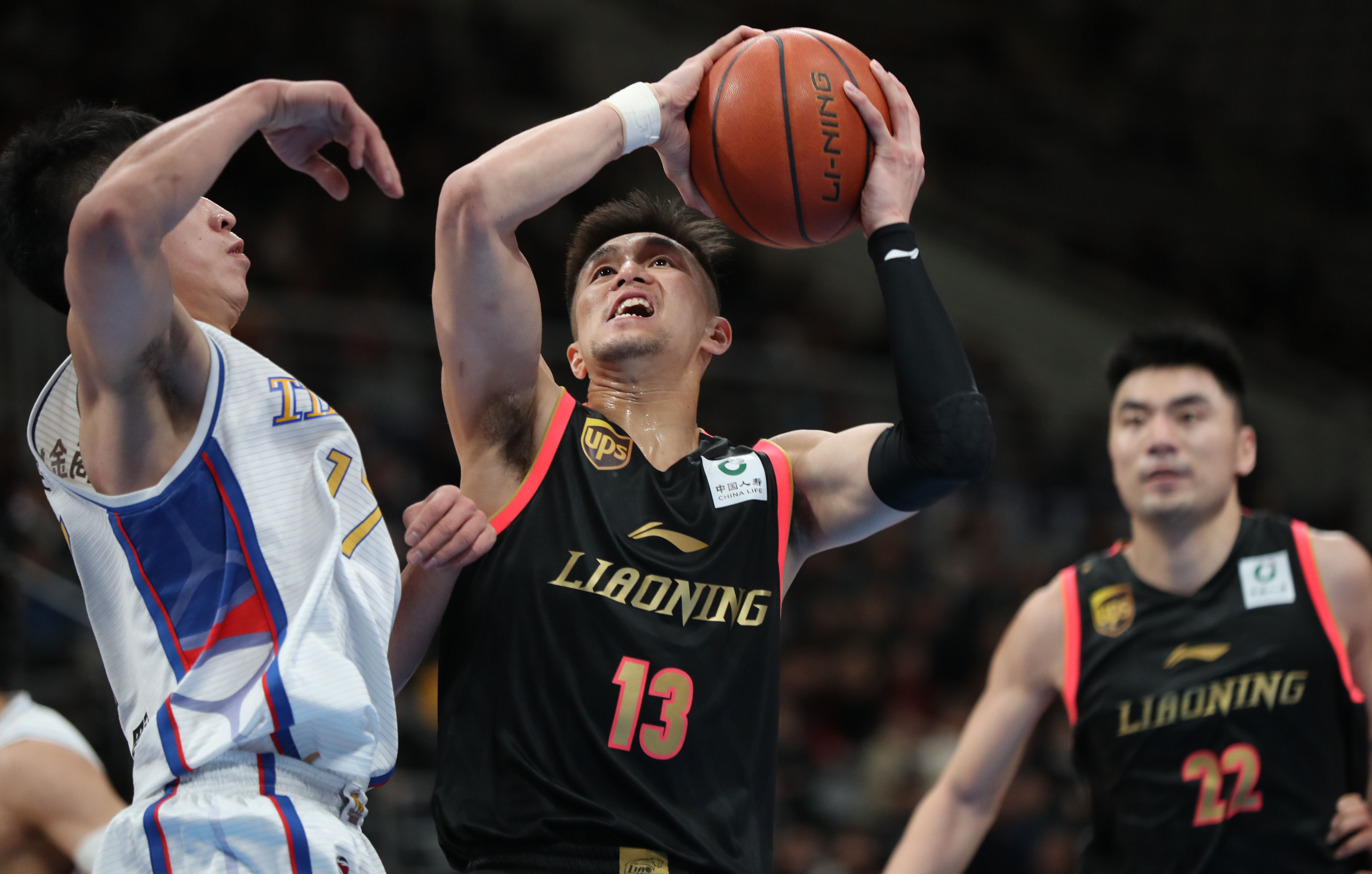 凌晨4点：欧冠19亿欧元对决，利物浦19人战国米，萨拉赫被弃！