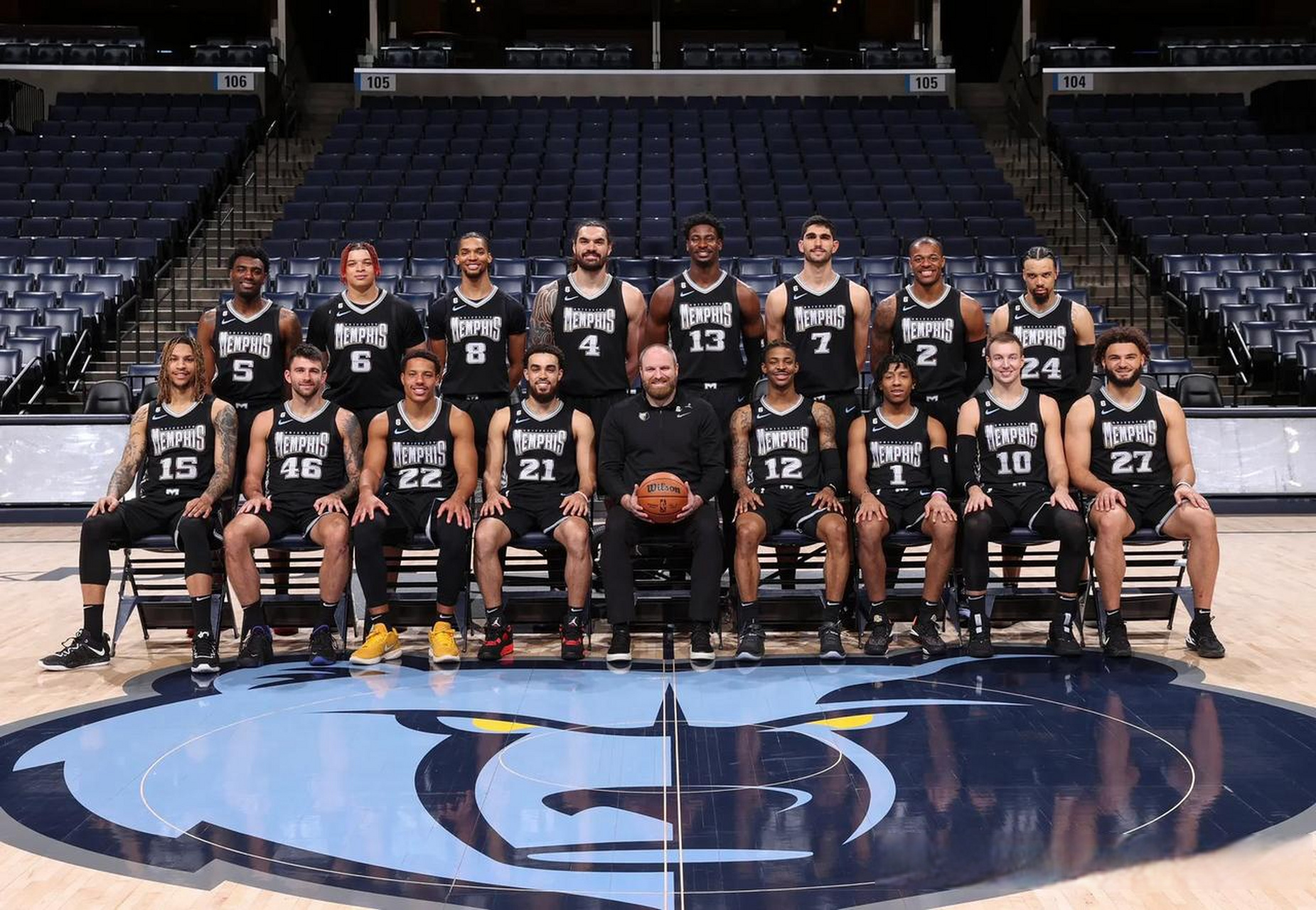 两张合影，一张和老乡一张和金靴。赛前法比奥说这场...