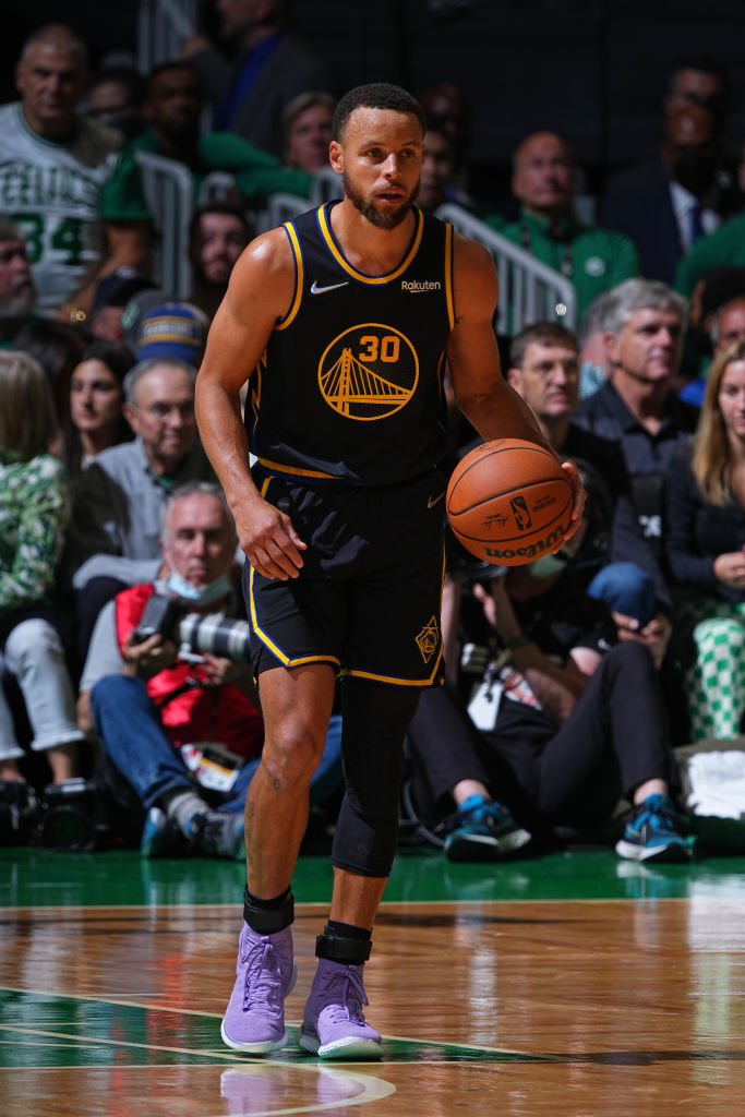 早报：皇马主场翻车，那不勒斯登意甲榜首