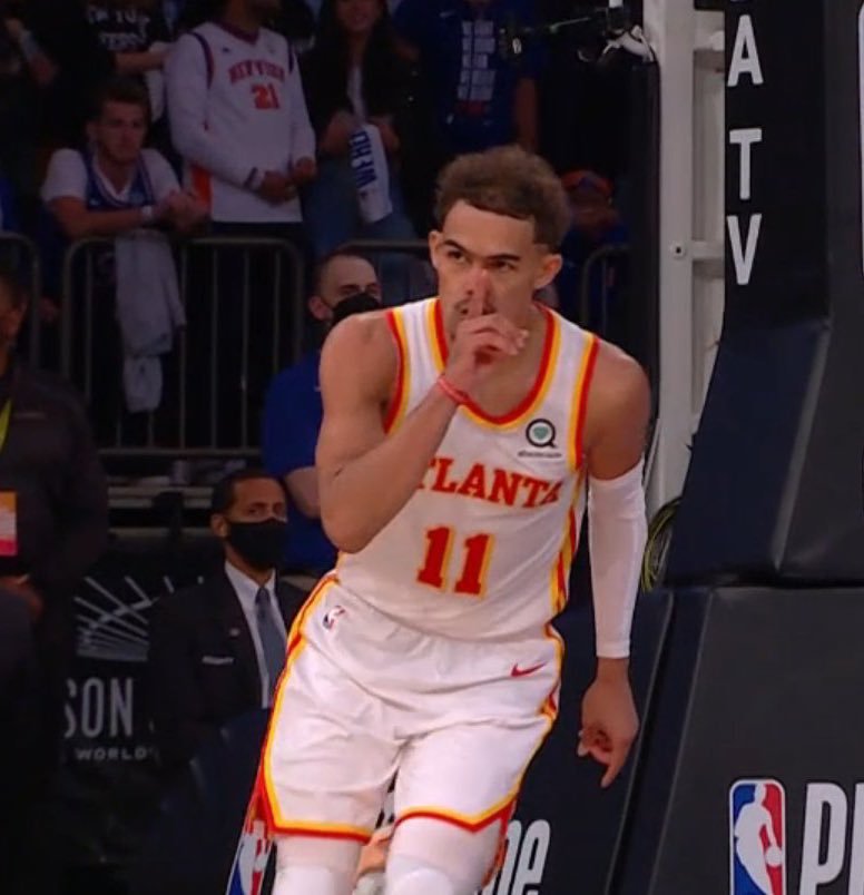 今晚，上海海港门将颜骏凌首发出场，迎来了他代表俱...