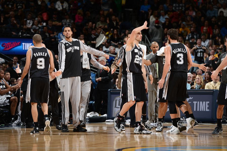 阿斯顿维拉客场4-3击败布莱顿，斩获8连胜，升至积分榜第三，距曼城仅1分，将于12月6日主场对阵阿森纳。